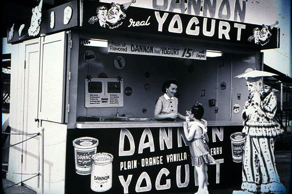 Что такое йогурт и как его делают на производстве?